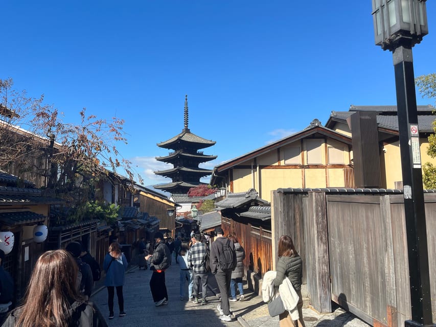 Kyoto: Half-Day Private Guided Tour to the Old Town of Gion - Hanamikoji Street and Kyoto’s wooden houses