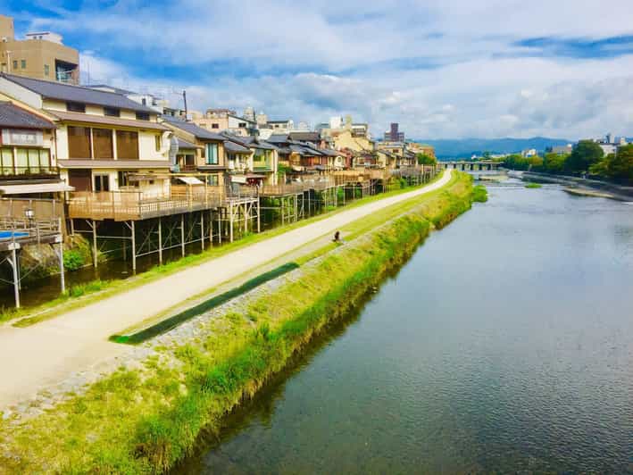 Kyoto: Half-Day Private Guided Tour to the Old Town of Gion - Gion Tatsumi Bridge and Shirakawa Street