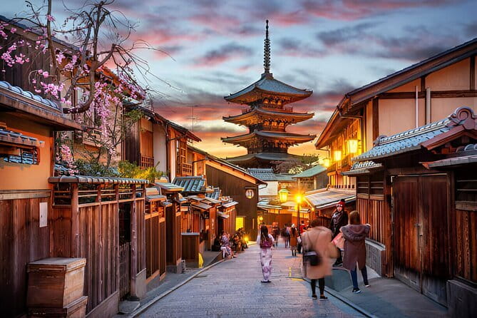 Kyoto Highlights Private Tour with Pick and Drop - Gion offers old streets, tea houses, and careful etiquette