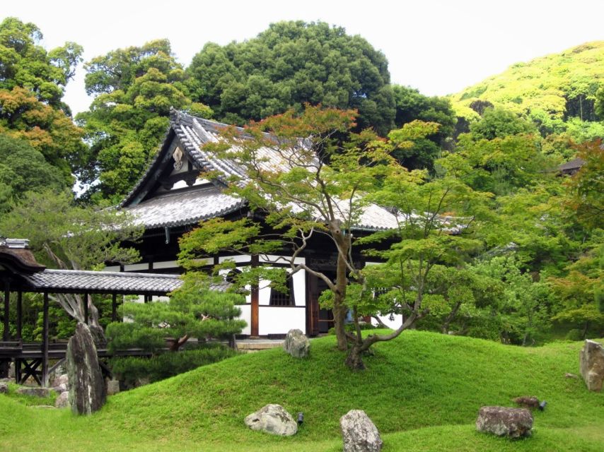 Kyoto: Historic Higashiyama Walking Tour - Sannenzaka and the old Higashiyama lanes