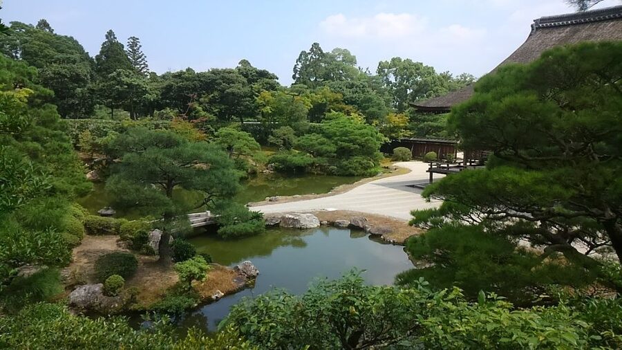 Kyoto: Historic Higashiyama Walking Tour - Kiyomizu-dera and the Otowa Waterfall