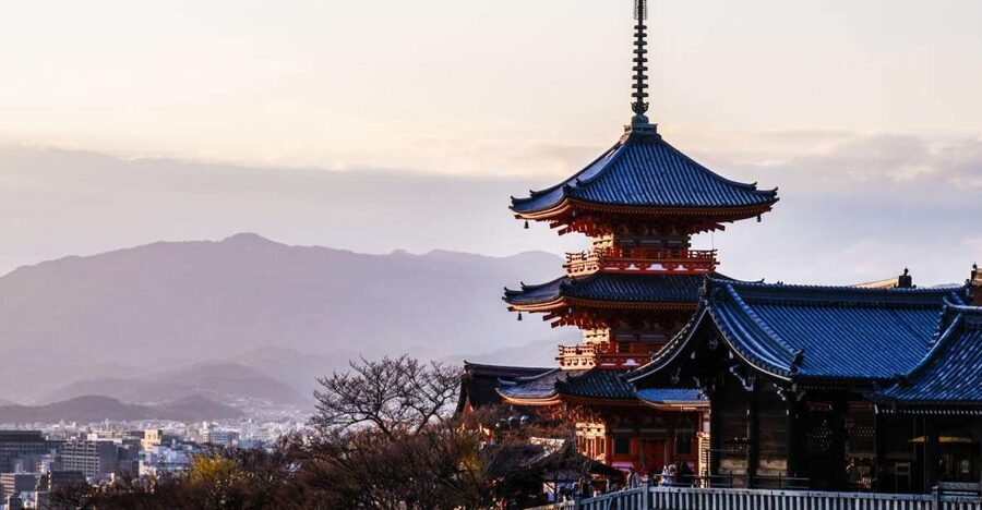 Kyoto: Historic Higashiyama Walking Tour - Meeting at JR Inari Station
