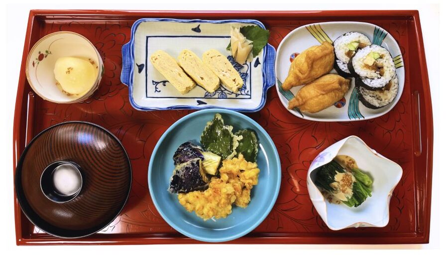 Kyoto Home Cooking Class ＆Supermarket tour near Fushimiinari - The traditional home adds more than atmosphere