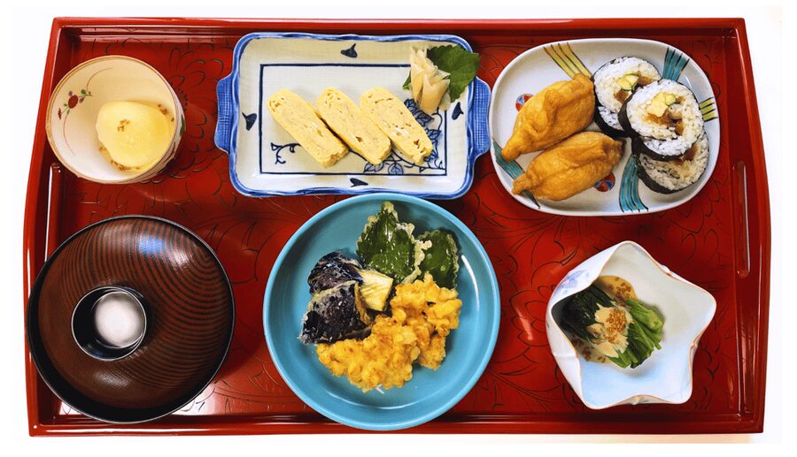 Kyoto Home Cooking Class ＆Supermarket tour near Fushimiinari - English guidance in a group of six