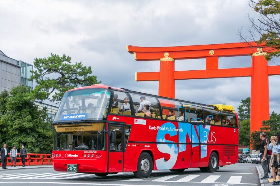Kyoto: Hop-on Hop-off Sightseeing Bus Ticket - Kinkakuji requires planning, patience, and cash