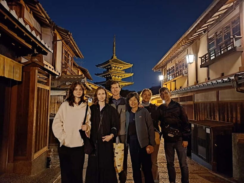 Kyoto: Izakaya Nightlife Tour with Local Guide - Pontocho after dark