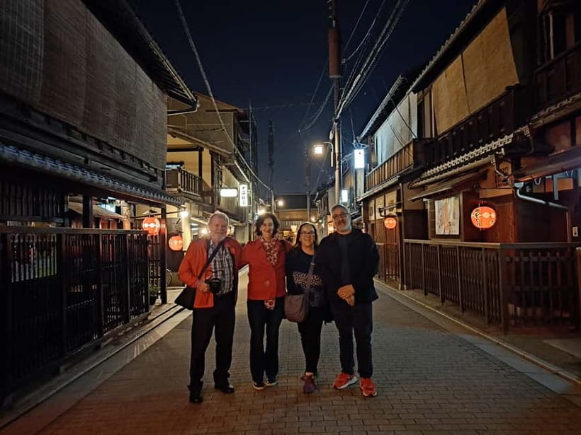 Kyoto: Izakaya Nightlife Tour with Local Guide - Gion and Yasaka by lantern light