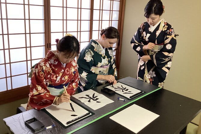 Kyoto: Japanese Calligraphy Class in 150 years old townhouse - What Happens During the 50-Minute Lesson