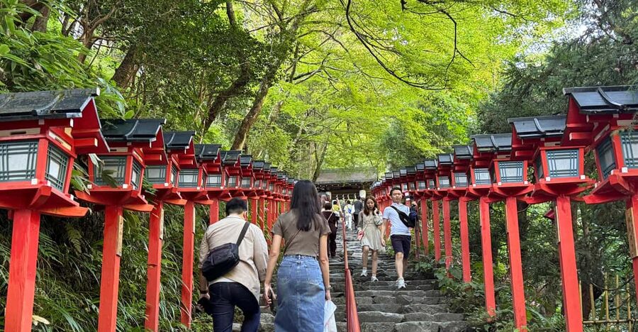 Kyoto: Kifune Shrine and the Sacred Kifune Valley Day Trip - Arriving at Kifune Shrine