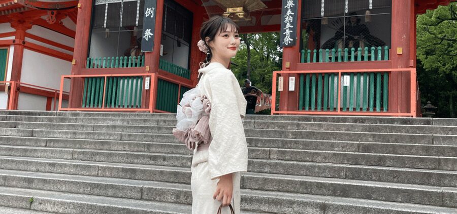 Kyoto: Kimono Rental in Gion Provided by RikaWafuku - Walking Out Into Gion