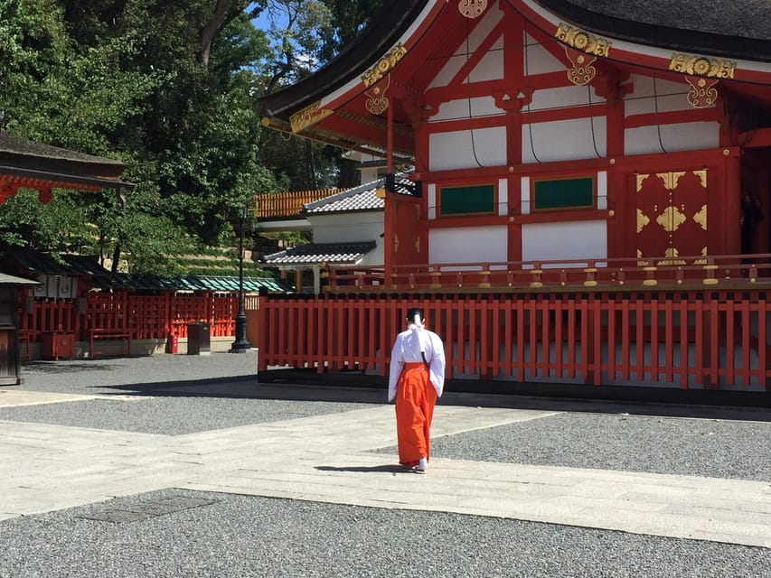 Kyoto: Kiyomizu-dera, Fushimi Inari & Gion Geisha District - Entering Gion and learning the facts about geishas
