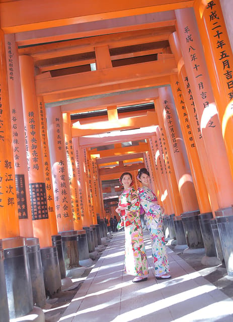 Kyoto:Kiyomizu-dera Temple Rent a kimono and ride a rickshaw - Getting dressed near Kiyomizu-dera