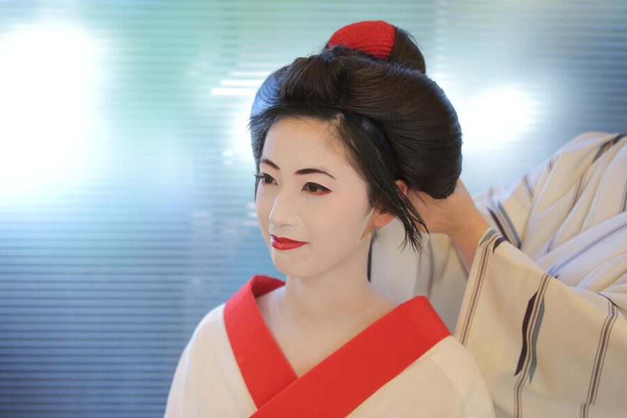 Kyoto kiyomizu Temple : Maiko and Samurai Couple Photoshoot - Getting to the studio from central Kyoto