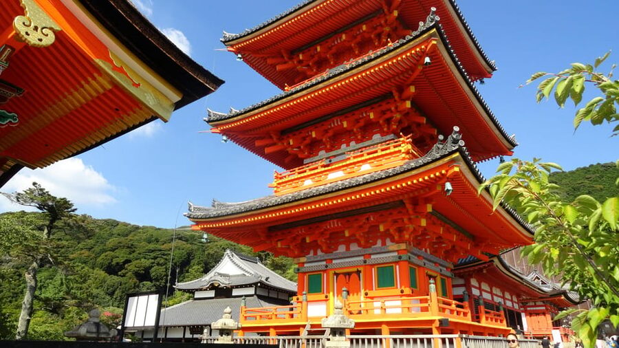 Kyoto: Kiyomizudera, Higashiyama and Yasaka Discovery Tour - Kodaiji Temple and its Zen gardens