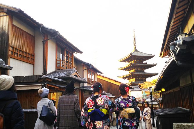 Kyoto Late Bird Walking Tour - Yasaka Shrine and the meaning of Gion