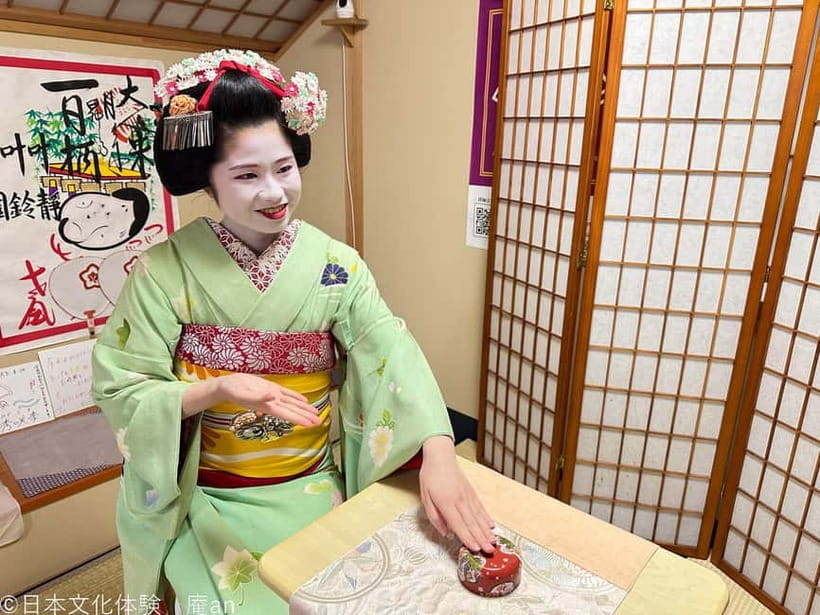 Kyoto: Lunch or Dinner with Maiko - A traditional Kyoto meal with dashi