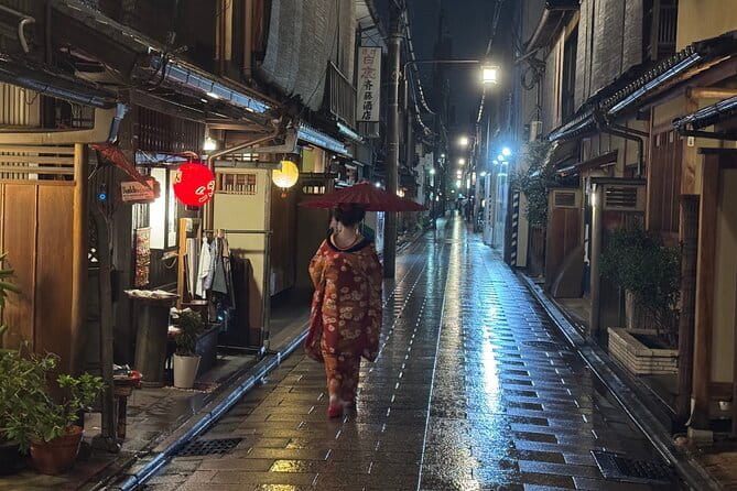 Kyoto Magical Night English Tour: Gion & Fushimi Inari Shrine - Why Kyoto works so well after sunset