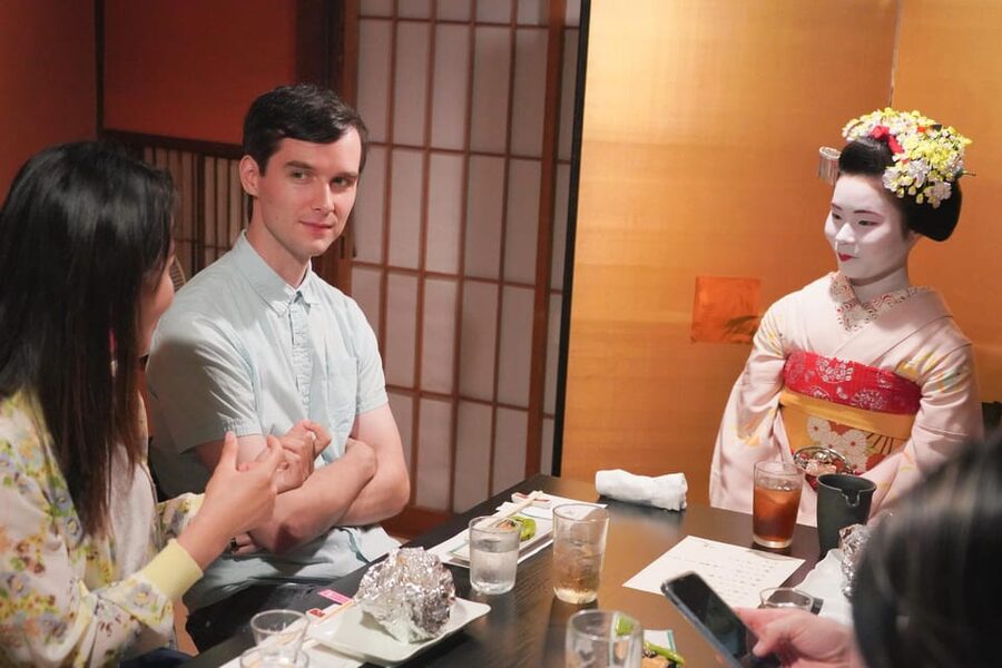 Kyoto: Maiko Dinner in Traditional Restaurant and Tour - Who should book this experience?