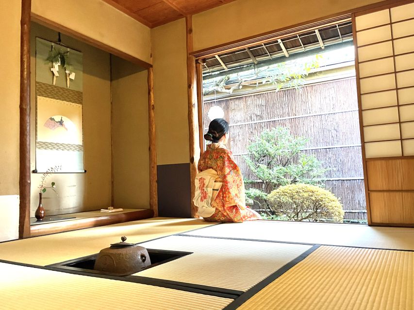 Kyoto: Maiko Happy Hour at a Historic Machiya - Entering Tondaya, Kyoto’s Preserved Machiya