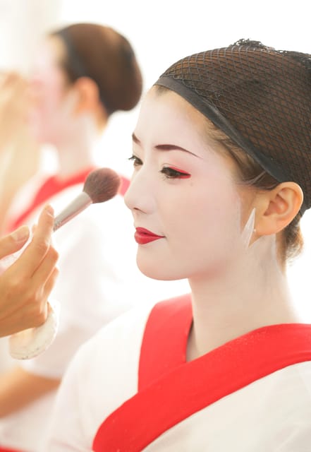 Kyoto: Maiko Makeover and Photoshoot Experience - A Japanese room makes the portraits feel formal