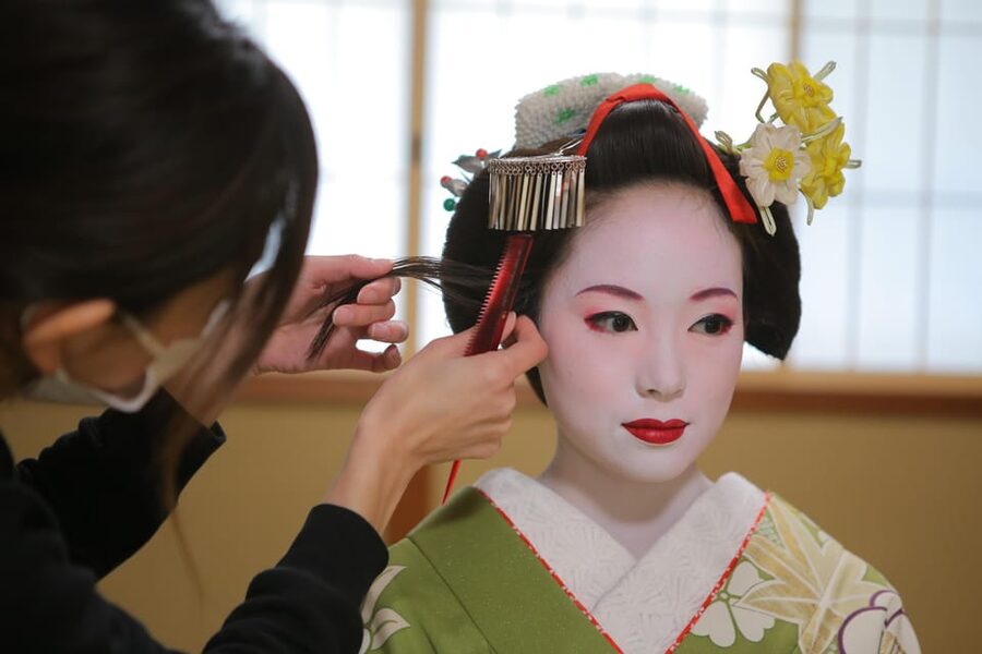 Kyoto: Maiko Makeover and Photoshoot Experience - Optional strolling in Kyoto