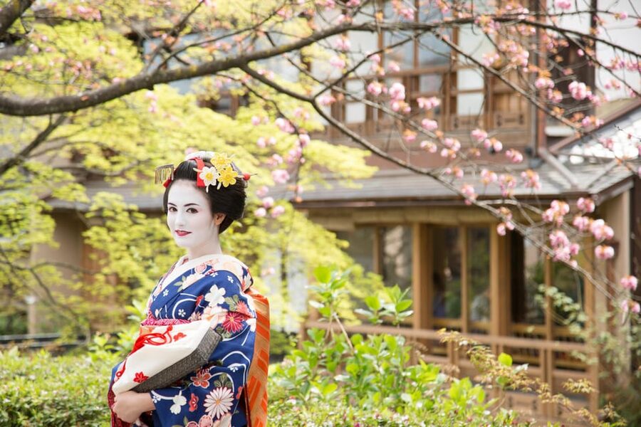 Kyoto: Maiko Makeover and Photoshoot Experience - Finding the studio near Kiyomizu