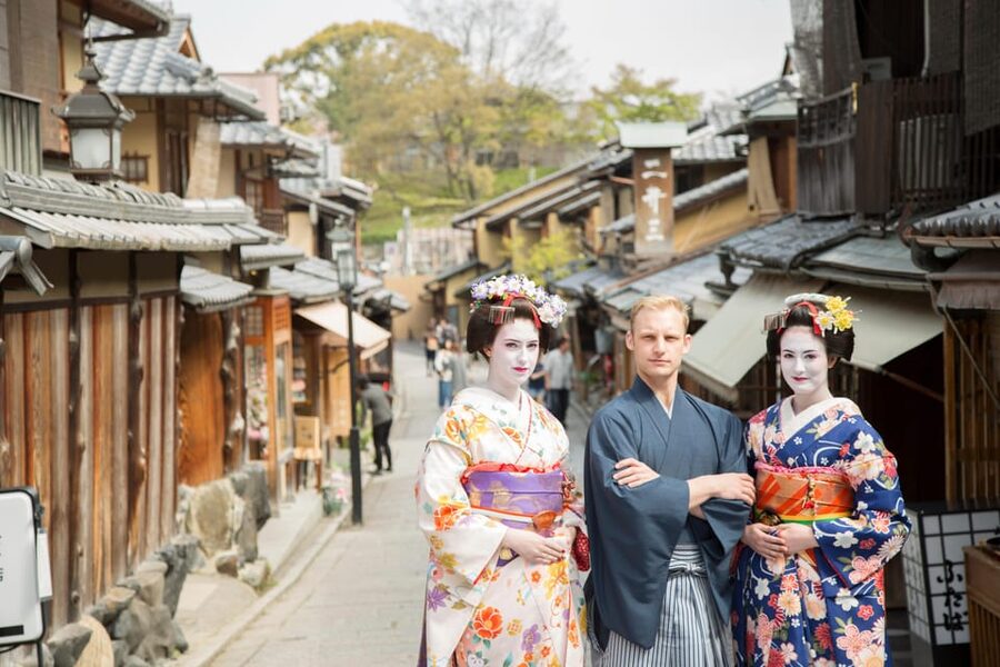 Kyoto: Maiko Makeover and Photoshoot Experience - What the staff do well