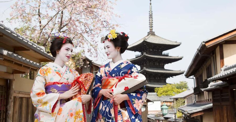 Kyoto : Maiko Makeover stroll and photo shoot experience - Key points to know before booking