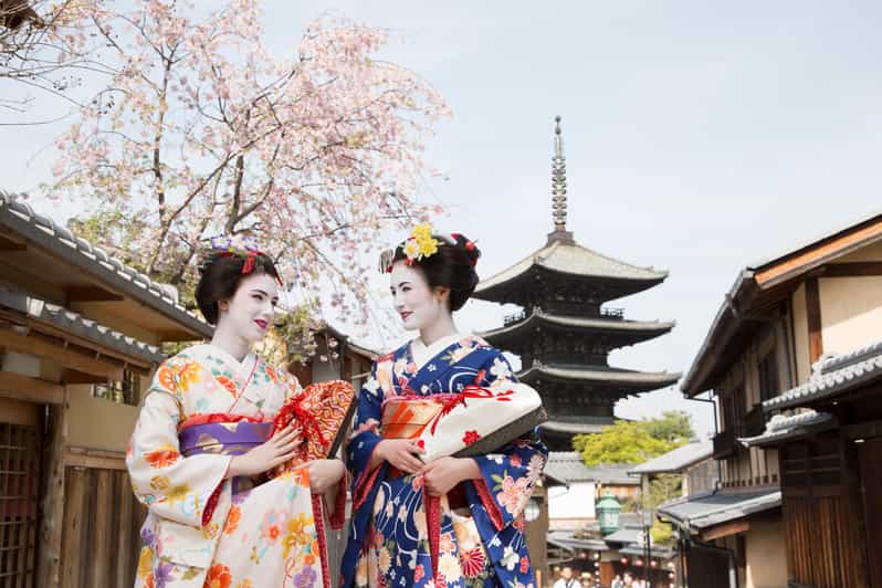 Kyoto : Maiko Makeover stroll and photo shoot experience - Makeup, wig, and the look you want