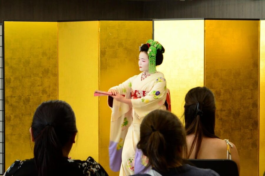 Kyoto: Meet-and-Greet, Maiko Show and Experience - Meeting a maiko without chasing one through Gion