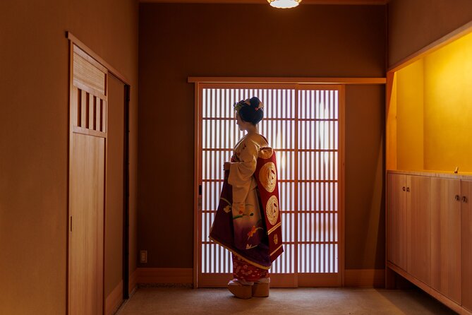 Kyoto: Meet the Geisha Maiko with Gion Walking Tour - Entering the private ochaya in Miyagawasuji