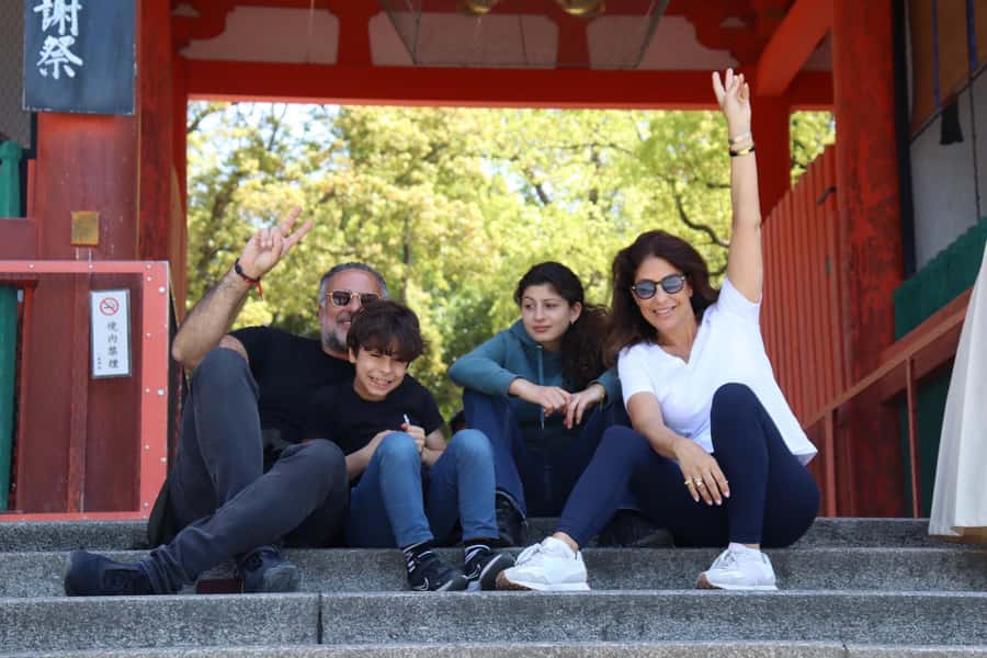 Kyoto Morning Highlights Tour: Fushimi, Kiyomizu-dera & Gion - Yasaka Shrine and the Gion finish