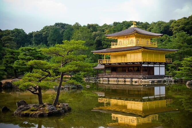 Kyoto & Nara Day Tour: Golden Pavilion, Fushimi Inari & Deer Park - Fushimi Inari’s red gates and forest climb