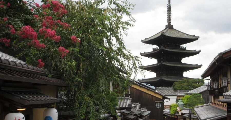 KYOTO-NARA: Giant Buddha Deer Pagoda "Geisya" (Italian, full day) - Kiyomizu-dera and the old approach streets