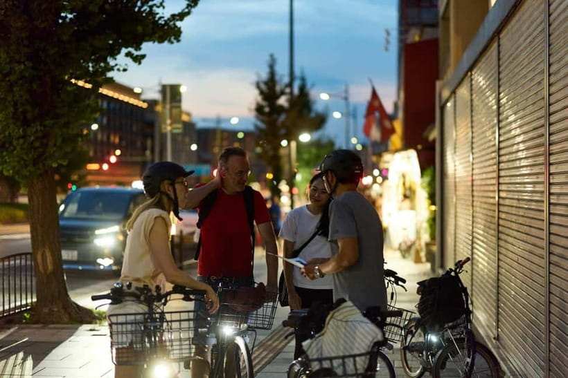 Kyoto: Night E-Bike Tour Hidden Gems & Backstreets - Yasaka Pagoda and the famous photo angle