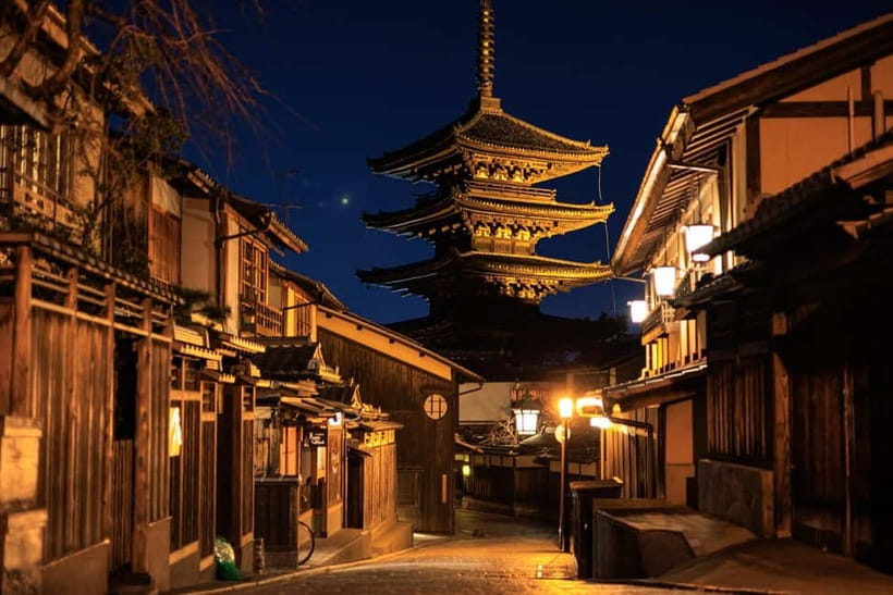 Kyoto: Night E-Bike Tour Hidden Gems & Backstreets - A breathing space in Maruyama Park