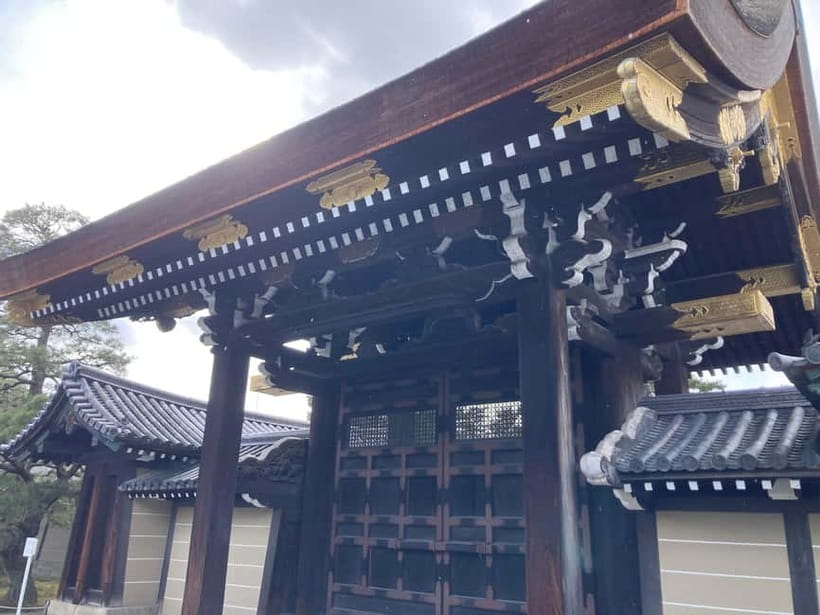 Kyoto: Nijo Castle and Kyoto Imperial Palace Guided Tour - Nijo Castle and the theatre of shogunal power
