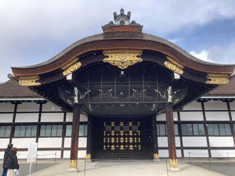 Kyoto: Nijo Castle and Kyoto Imperial Palace Guided Tour - The value of a guide who can connect the dots
