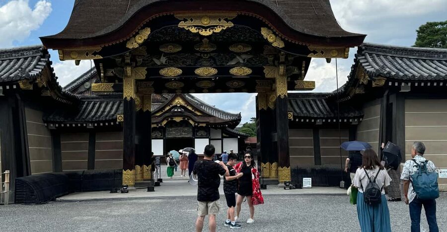 Kyoto: Nijo Castle & Gardens 2-Hour Guided Tour - Why Nijo Castle rewards a guided visit