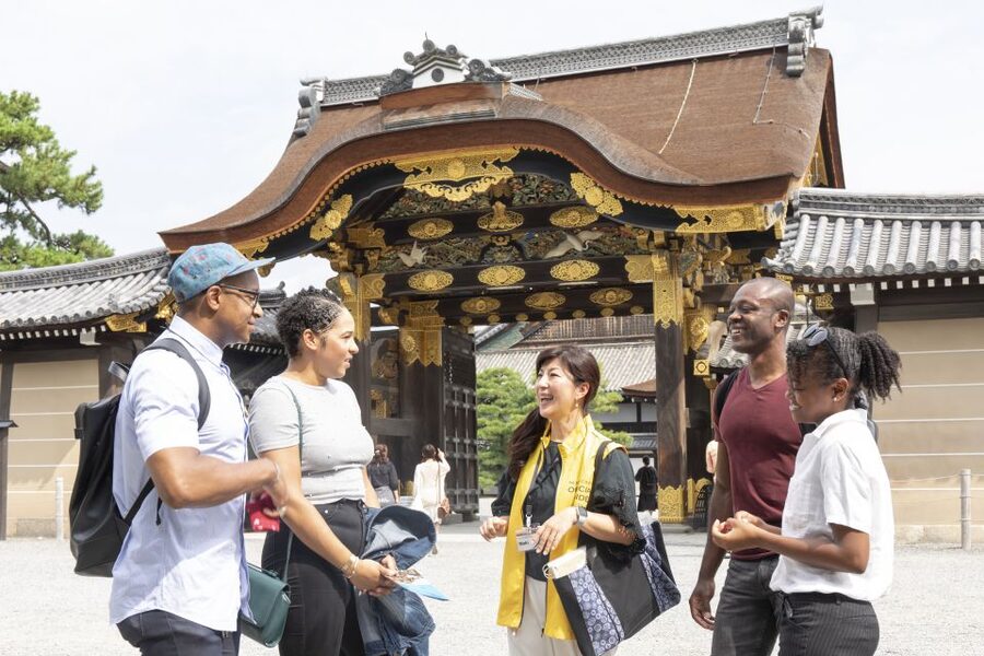 Kyoto: Nijo-jo Castle and Ninomaru Palace Guided Tour - Key points at a glance