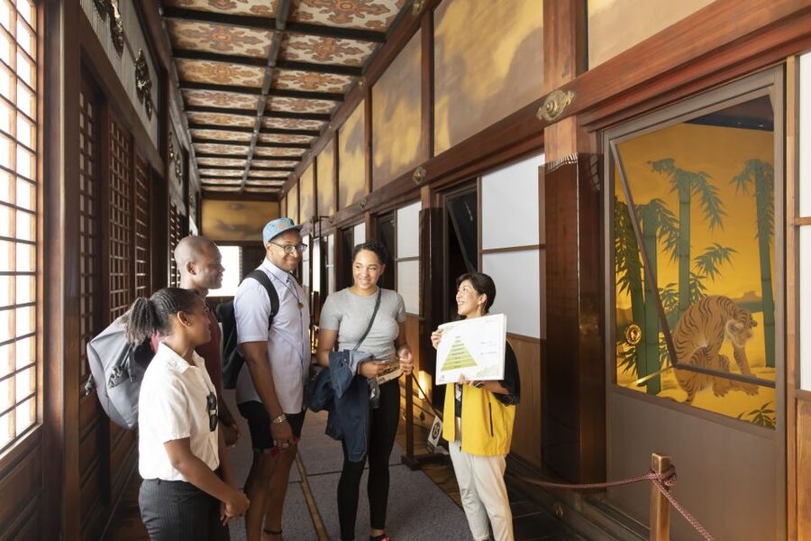 Kyoto: Nijo-jo Castle and Ninomaru Palace Guided Tour - Why Nijo Castle feels different from Kyoto’s temples