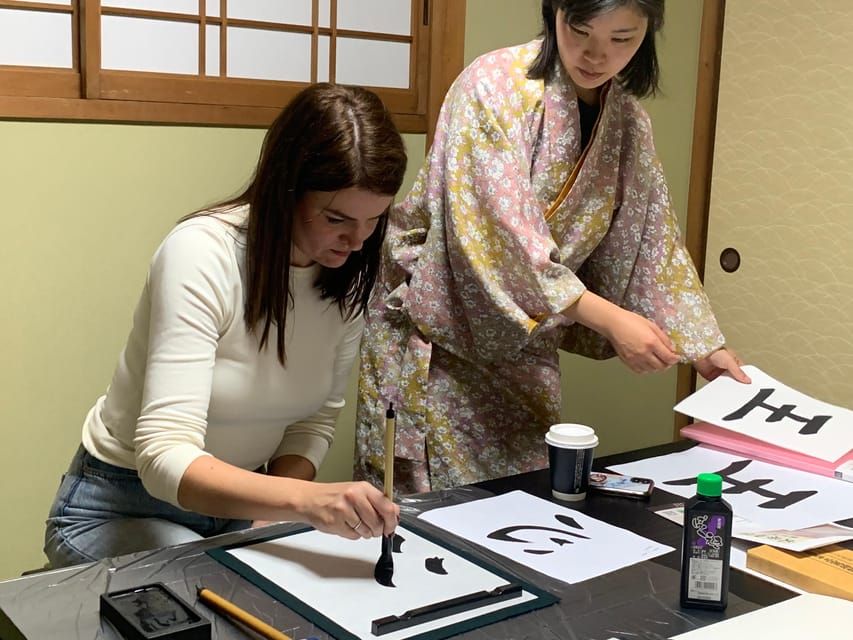 Kyoto Ninenzaka : Japanese Calligraphy Class in Townhouse - A quiet stop beside Kyoto’s busiest temple streets