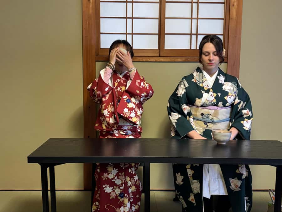 Kyoto Ninenzaka: Tea Ceremony in Old Townhouse with Chairs - Why this tea ceremony feels different