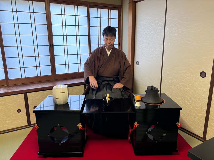 Kyoto Ninenzaka: Tea Ceremony in Old Townhouse with Chairs - What happens during the 50-minute session