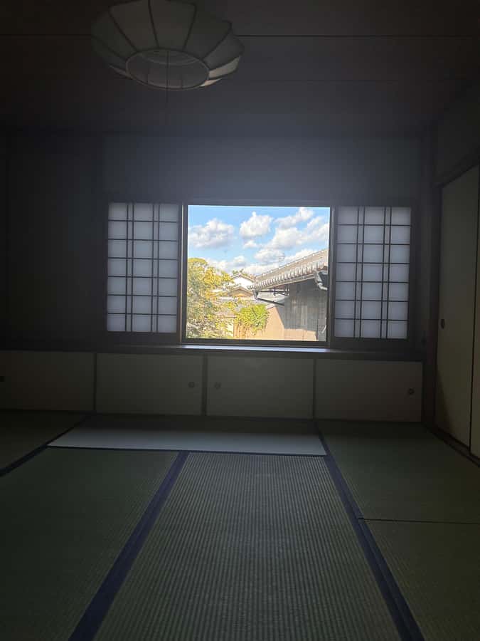 Kyoto Ninenzaka: Tea Ceremony in Old Townhouse with Chairs - The atmosphere: quiet, serious, and not staged for cameras