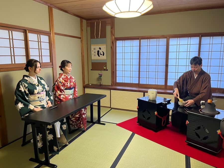 Kyoto Ninenzaka: Tea Ceremony in Old Townhouse with Chairs - Group size and the value of $21