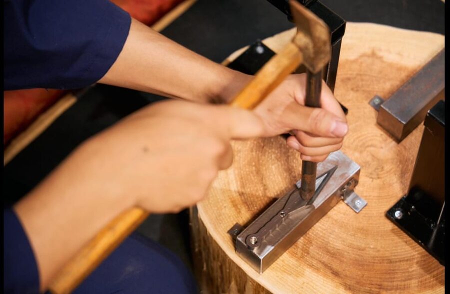 Kyoto: Ninja Weapon Forging Experience - Heating steel to 800°C
