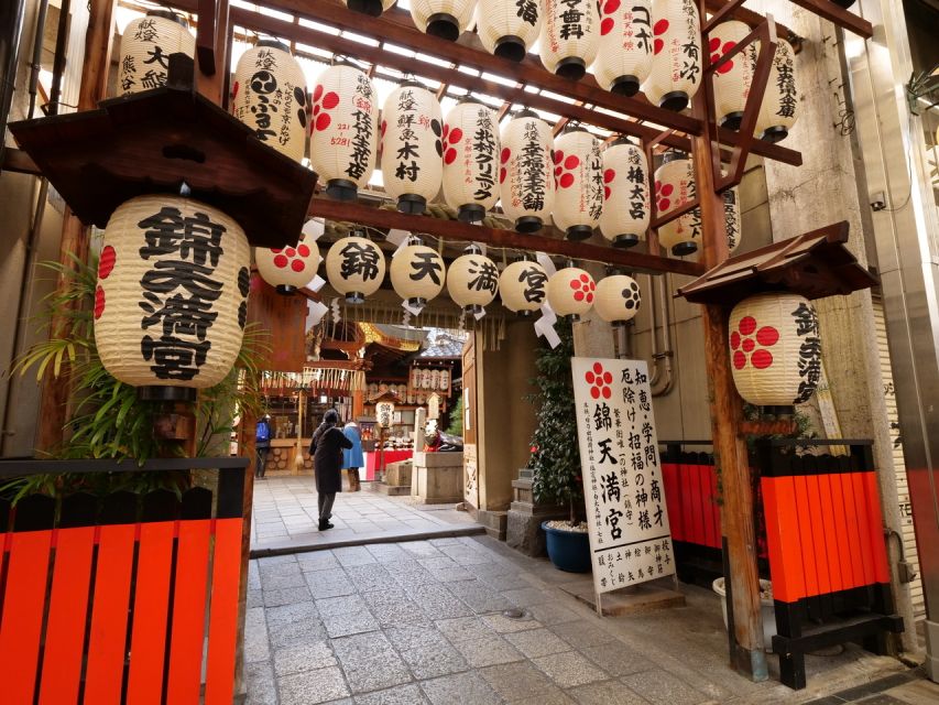 Kyoto: Nishiki Market Brunch Walking Tour-7 Tastings+Brunch - Entering Nishiki Market, Kyoto’s food street
