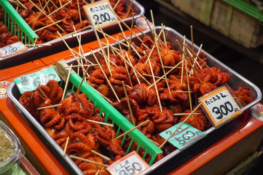 Kyoto: Nishiki Market Brunch Walking Tour-7 Tastings+Brunch - The guides shape the morning