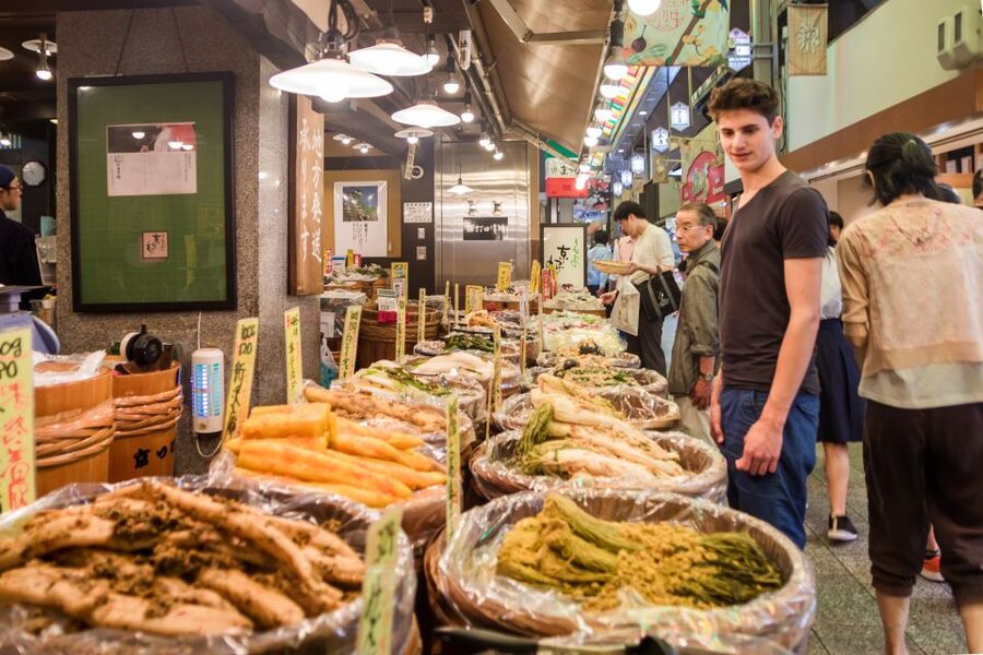 Kyoto: Nishiki Market Food Tour - Why Nishiki Market Works Best With a Guide